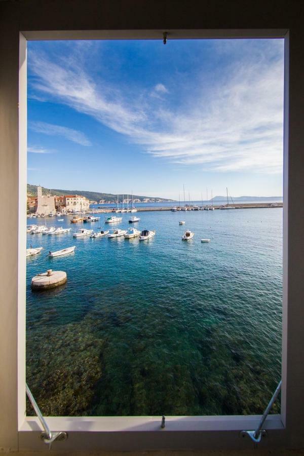 Villa Martina คอมีชา ภายนอก รูปภาพ