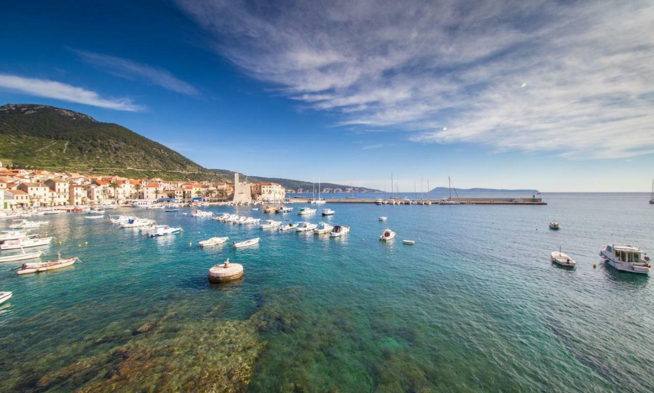 Villa Martina คอมีชา ภายนอก รูปภาพ