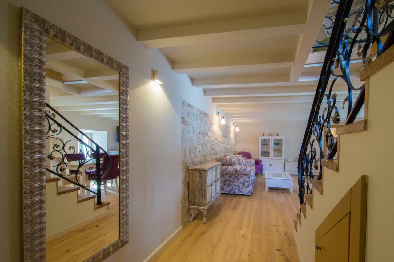 Villa Martina คอมีชา ภายนอก รูปภาพ