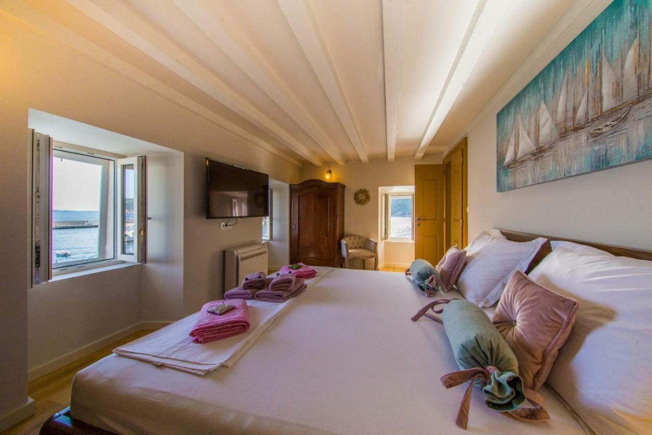 Villa Martina คอมีชา ภายนอก รูปภาพ