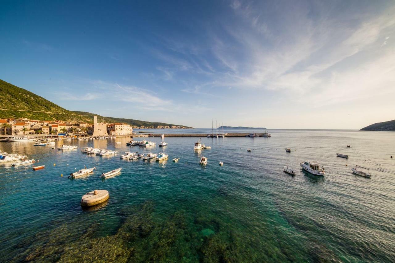 Villa Martina คอมีชา ภายนอก รูปภาพ