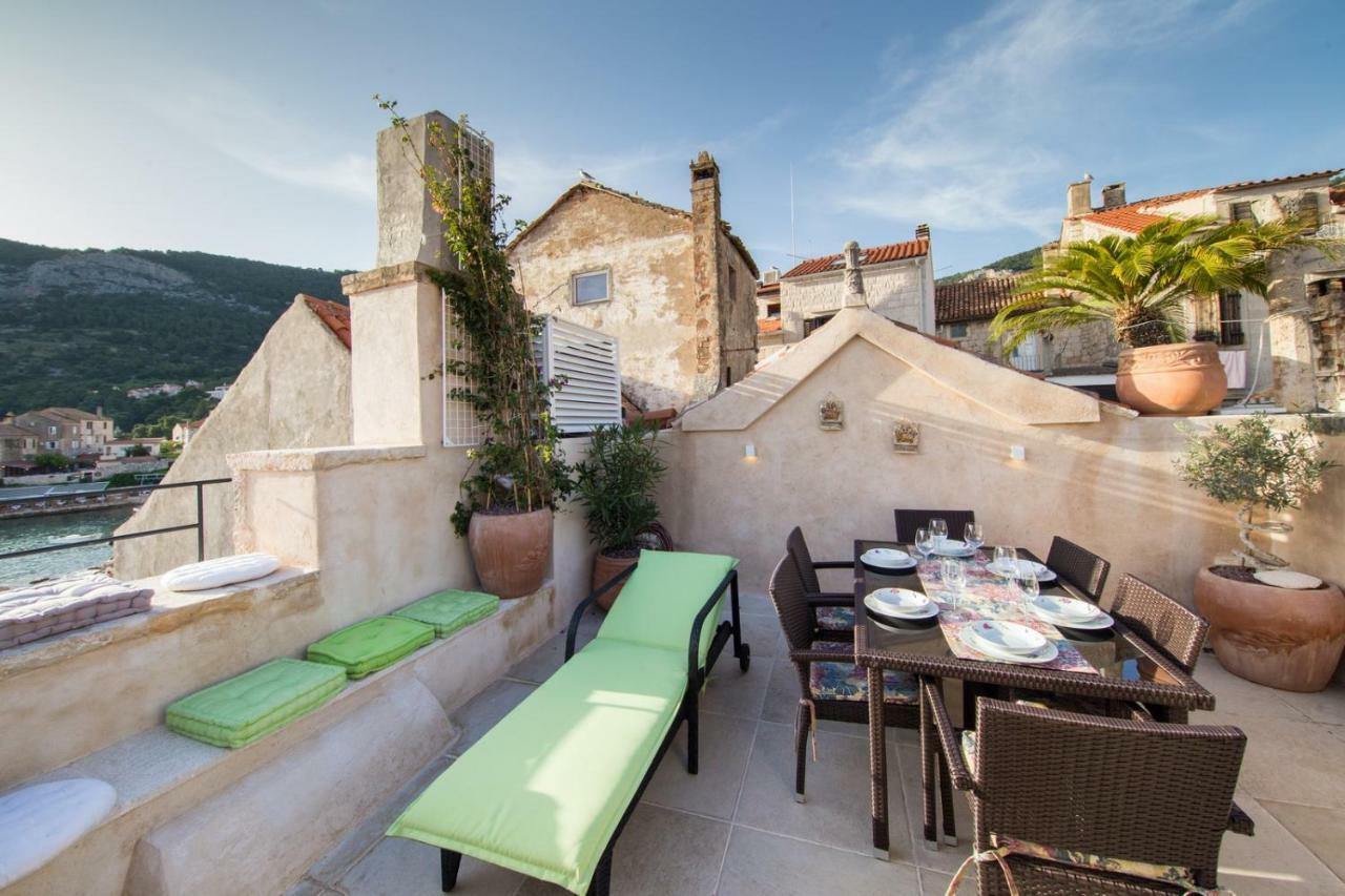 Villa Martina คอมีชา ภายนอก รูปภาพ