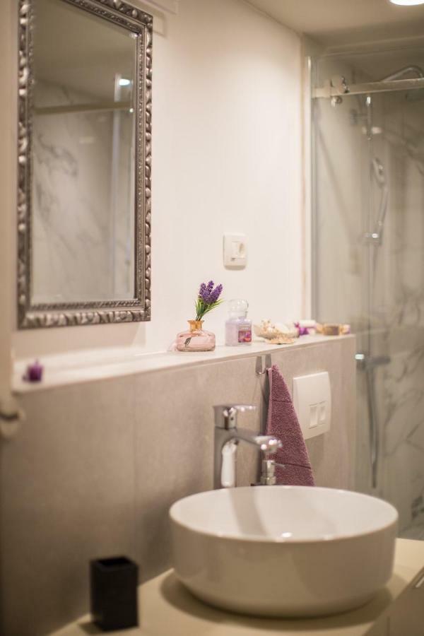 Villa Martina คอมีชา ภายนอก รูปภาพ